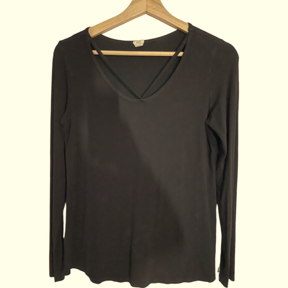 Ivy Rose Black small top - excellent condition!